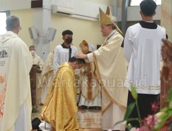 Dubes Vatikan Thabiskan Uskup Keuskupan Sanggau, Mgr. Valentinus Saeng