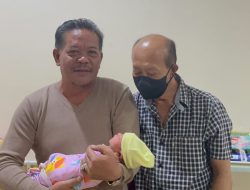 Bupati Sanggau Sambut Kelahiran Cucu Pertama